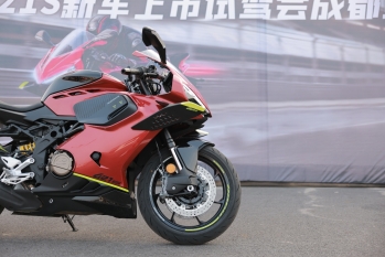 赛 421S 实测！四缸车也能日常通勤